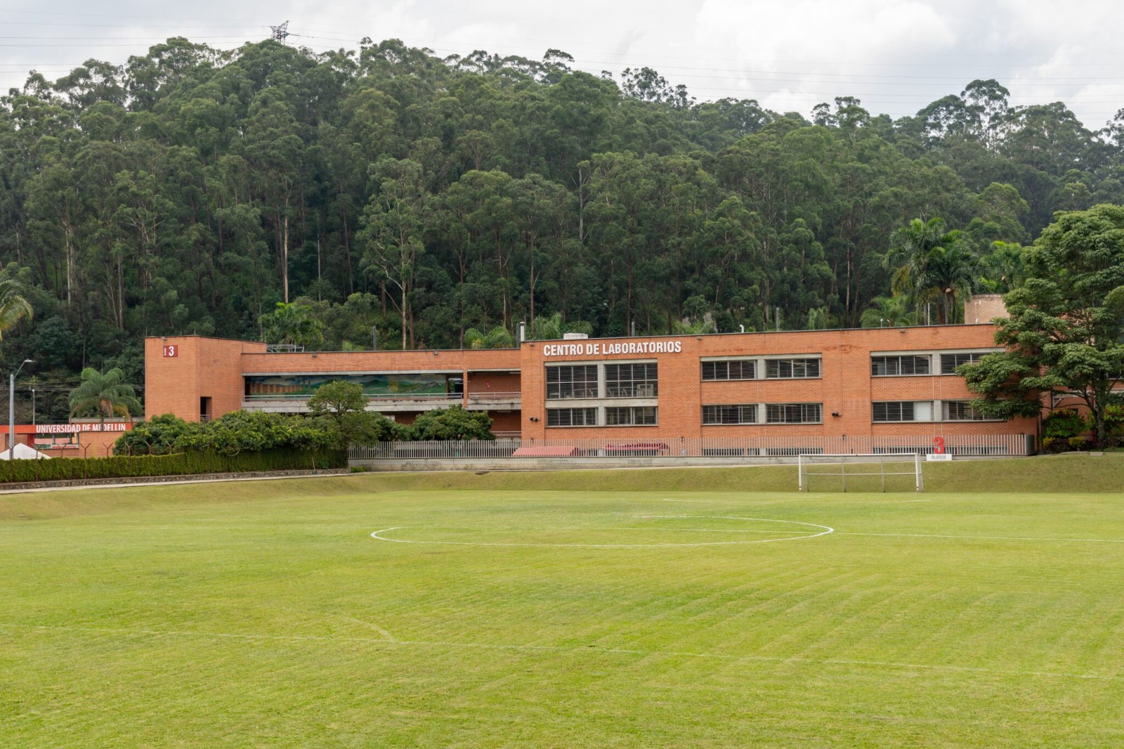 Tribunas y público - Universidad de Medellín